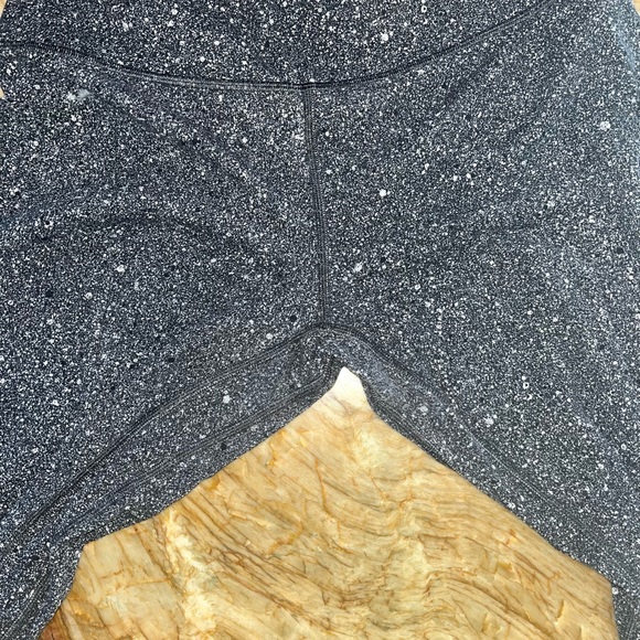 Lululemon leggings in great condition. Super soft and super comfortable - Picture 4 of 4